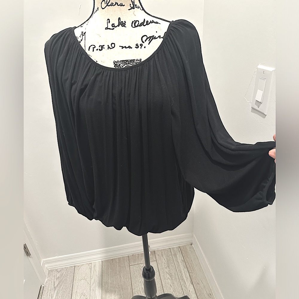 ANNE KLEIN New York blousy top. Size S. Inner lining.